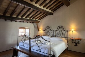 2 habitaciones, tabla de planchar con plancha y cuna de viaje 