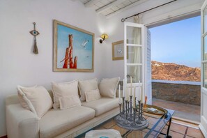 Fernseher, Kamin, Stereoanlage