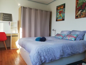 5 bedrooms, desk, iron/ironing board, free WiFi