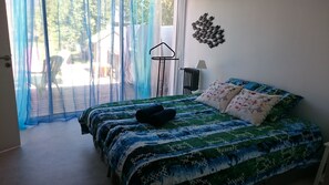 5 bedrooms, desk, iron/ironing board, free WiFi