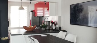 Large 200-sq.m vacation home, 300 m from the beach and downtown