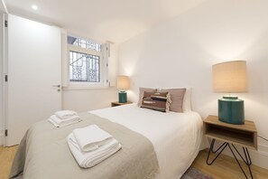 3 bedrooms, free WiFi, bed sheets - Downtown Mezzanine Apartment (N56) (Oporto)