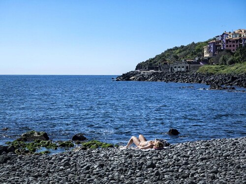 Villa with Jacuzzi, direct access to the sea, Santa Tecla, Sicily