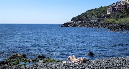 Villa with Jacuzzi, direct access to the sea, Santa Tecla, Sicily