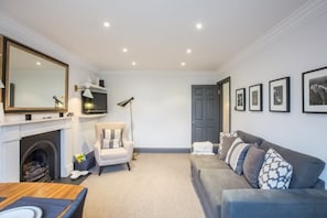 Apartment, 2 Bedrooms | Living room