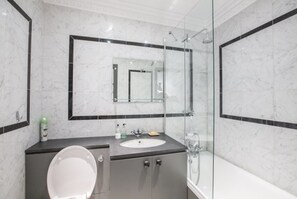 Apartment, 2 Bedrooms | Bilik Mandi | Gabungan pancuran/tab mandi, kelengkapan dandanan diri percuma 