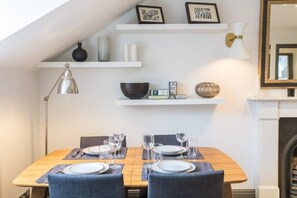 Apartment, 2 Bedrooms | In-room dining