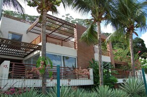 Property grounds - 4 Bedroom Beachfront Dream Villa - Rooftop Pool - Praia de Pipa (Praia de Pipa)