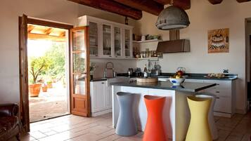 KĂŒhlschrank, Mikrowelle, Ofen, Herdplatte