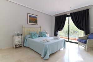 5 camere, ferro/asse da stiro, culla da viaggio, Wi-Fi gratuito