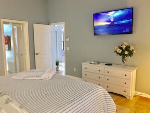 4 habitaciones, tabla de planchar con plancha y cuna de viaje 