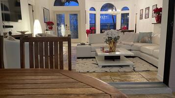 智能電視、書籍、音樂庫、音響