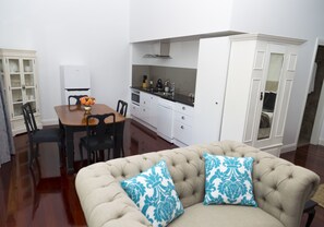 Televisión de pantalla plana y reproductor de DVD