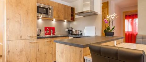 Réfrigérateur, micro-ondes, four, lave-vaisselle