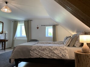 3 bedrooms, iron/ironing board, travel cot, free WiFi