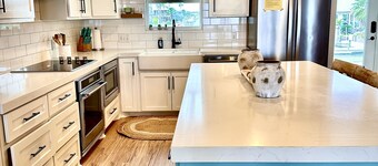 Luxurious Water-Front Home W/Million Dollar Views, Pier/Light, Fantastic Fishing