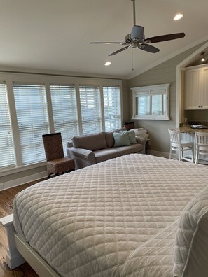 1 slaapkamer, een strijkplank/strijkijzer, gratis wifi, beddengoed