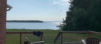 Lakeside Retreat in Adirondack Valley! Summer on the lake; Winter on the slopes!