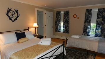 4 habitaciones, tabla de planchar con plancha y cuna de viaje