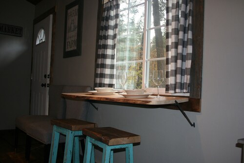 Tiny Red Farmhouse centrally located in Columbia Falls