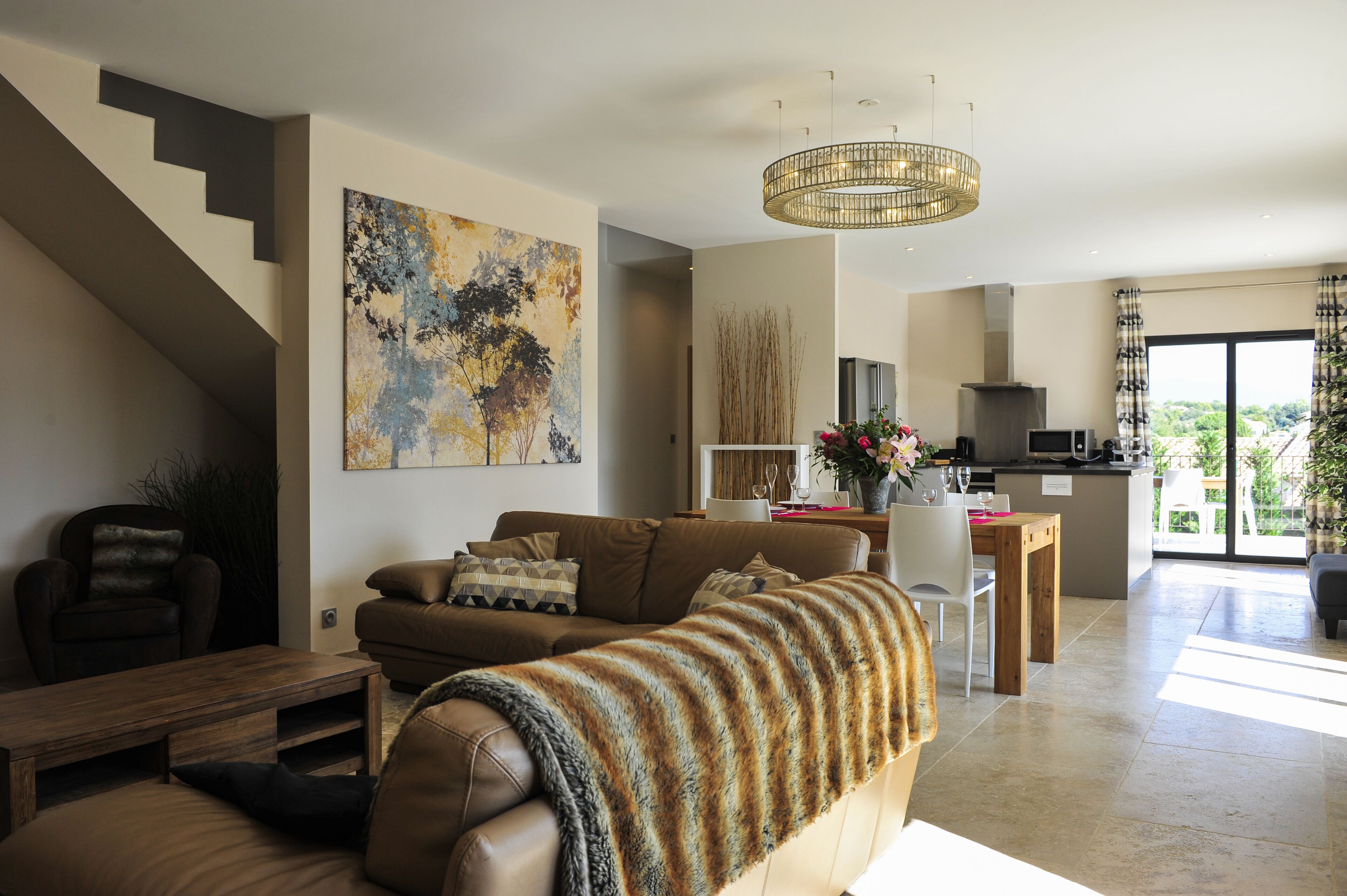 Smart TV, fireplace, DVD player, books