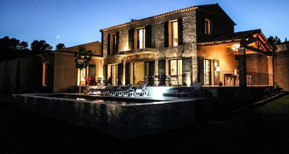 Maison classée 4 *- vue Mont Ventoux - piscine chauffée - terrain de boules