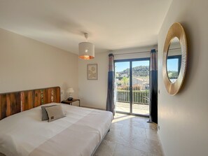 4 soverom, strykejern/-brett, reiseseng for barn og wi-fi (inkludert)