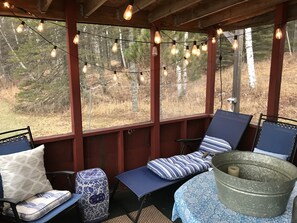 Property grounds - Stay in a classic American log cabin on Lake Superior’s North Shore (Two Harbors)
