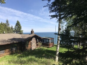 Exterior - Stay in a classic American log cabin on Lake Superior’s North Shore (Two Harbors)