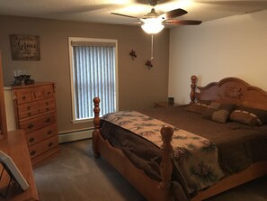 4 chambres, fer et planche à repasser, lit parapluie, Wi-Fi