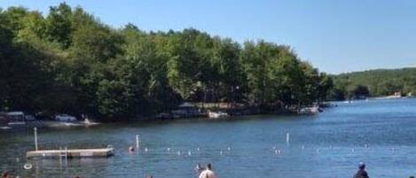 Solsenger og strandhåndklær