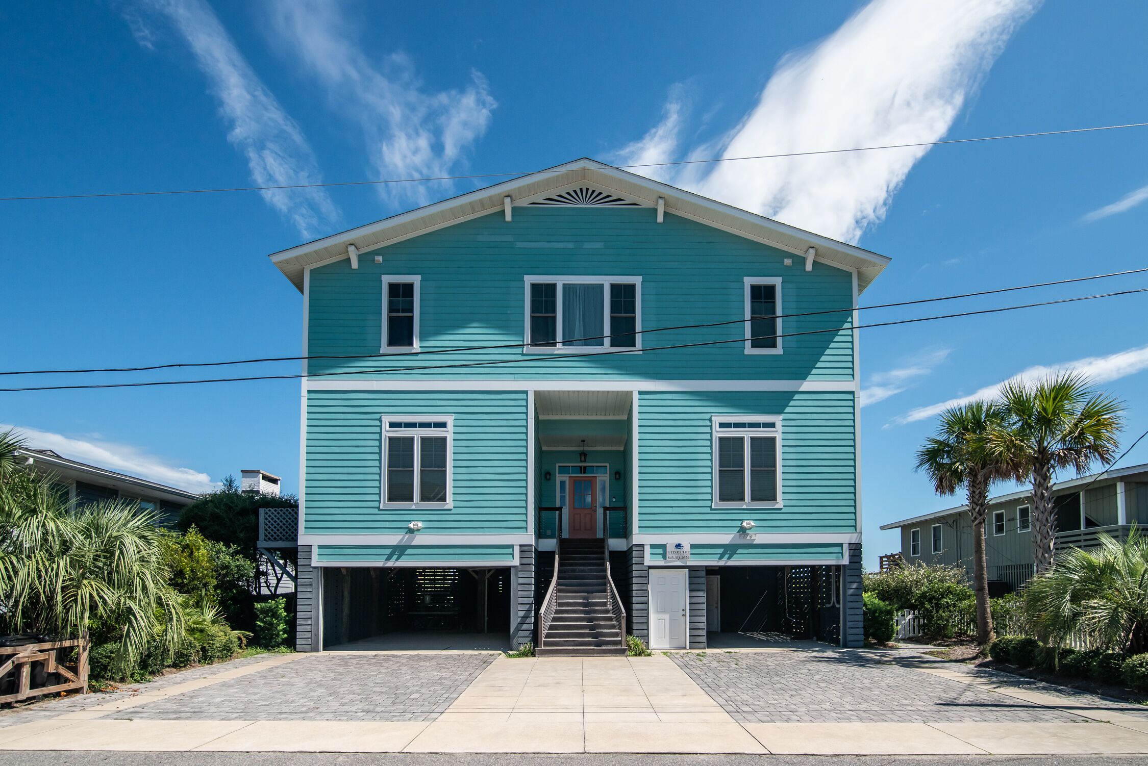 Morning Tide Ocean Front with large deck on North Litchfield Beach
