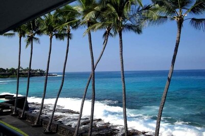 Luxurious  Oceanfront   Penthouse Condo  Air Conditioned. Sleeps 4