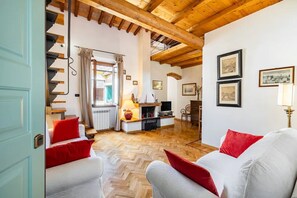 Smart TV, libri, impianto stereo