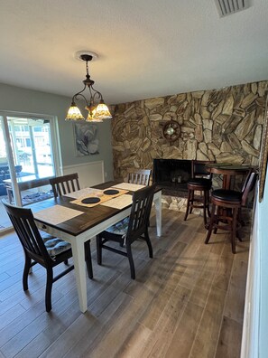 Dining - Fantastic Waterfront Home Great for Relaxing, Scalloping, Fishing & Kayaking!!! (Crystal River)