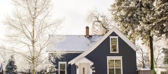 Large, historic, clean, self check-in home near downtown and restaurants. 