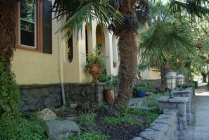 Exterior detail - MEDITERRANEAN URBAN VILLA (Portland)