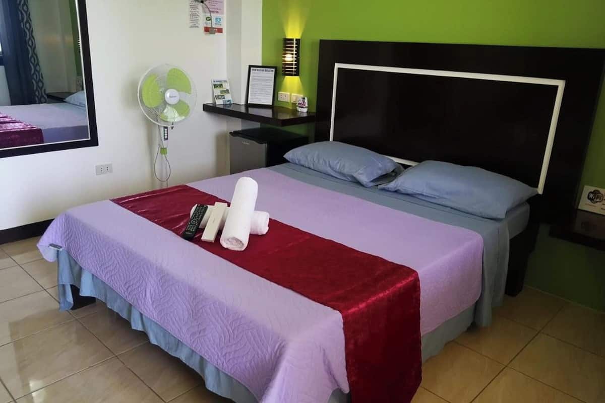 Tweepersoonskamer (Budget) | 1 slaapkamer, een bureau, gratis wifi, beddengoed