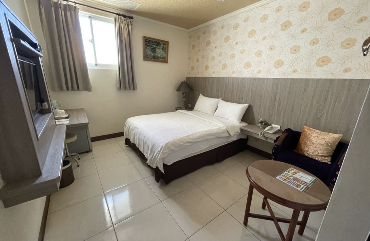 standard double room | desk, free wifi, bed sheets