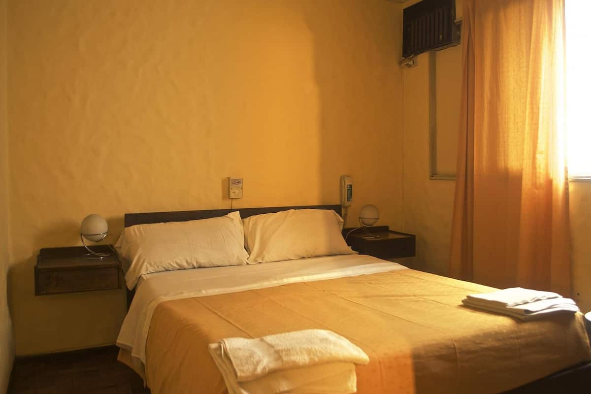 1 habitación, tabla de planchar con plancha y wifi gratis