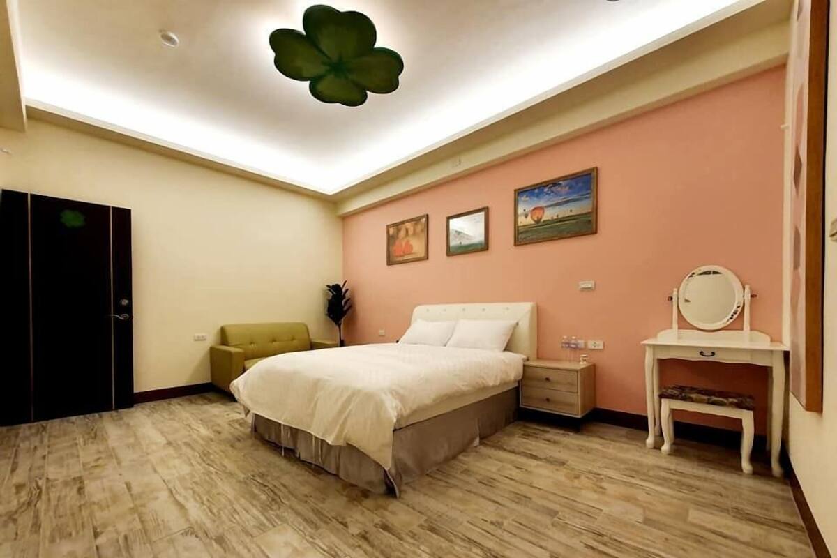 Standard Double Room | Meja, langsir/tirai gelap terus, Wi-fi percuma, cadar katil 