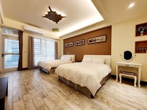 Standard Quadruple Room | Desk, blackout curtains, free WiFi, bed sheets - Miao Miao de jia (Taitung)