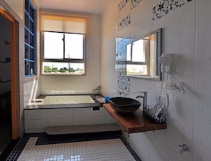 Vila luxo, 5 quartos | Banheiro | Banheira e chuveiro separados, banheira de imersão
