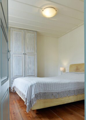 Sea View, Two Bedroom, Mezzanine Suite | Frigobar, cofres nos quartos, escrivaninha, quartos à prova de som