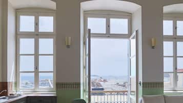 Sea View, Two Bedroom, Mezzanine Suite | 陽台