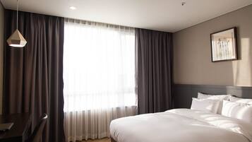 Economy Double Room | 1 bedroom, down duvets, in-room safe, desk