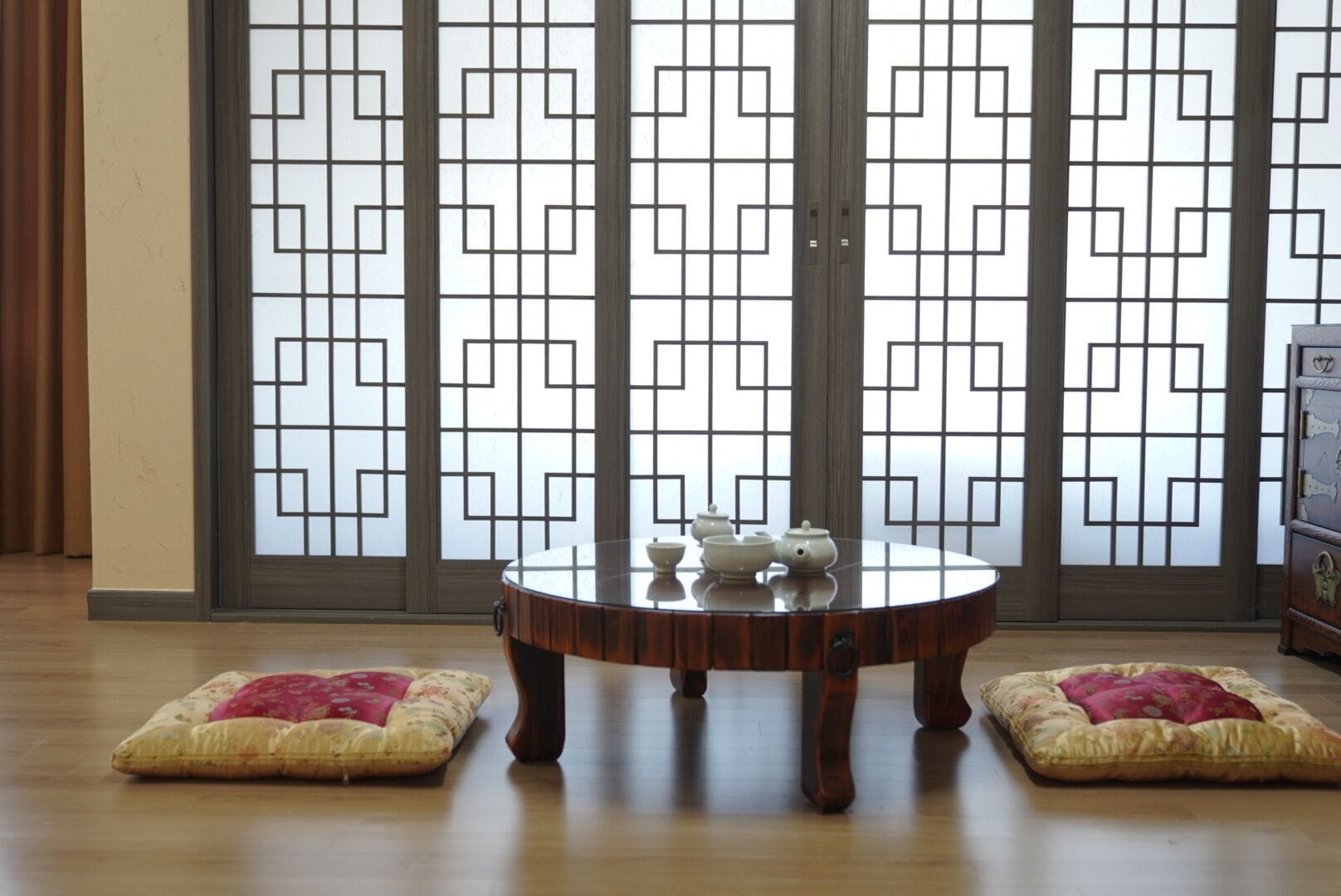 daoom family room | down duvets, in-room safe, desk, blackout curtains