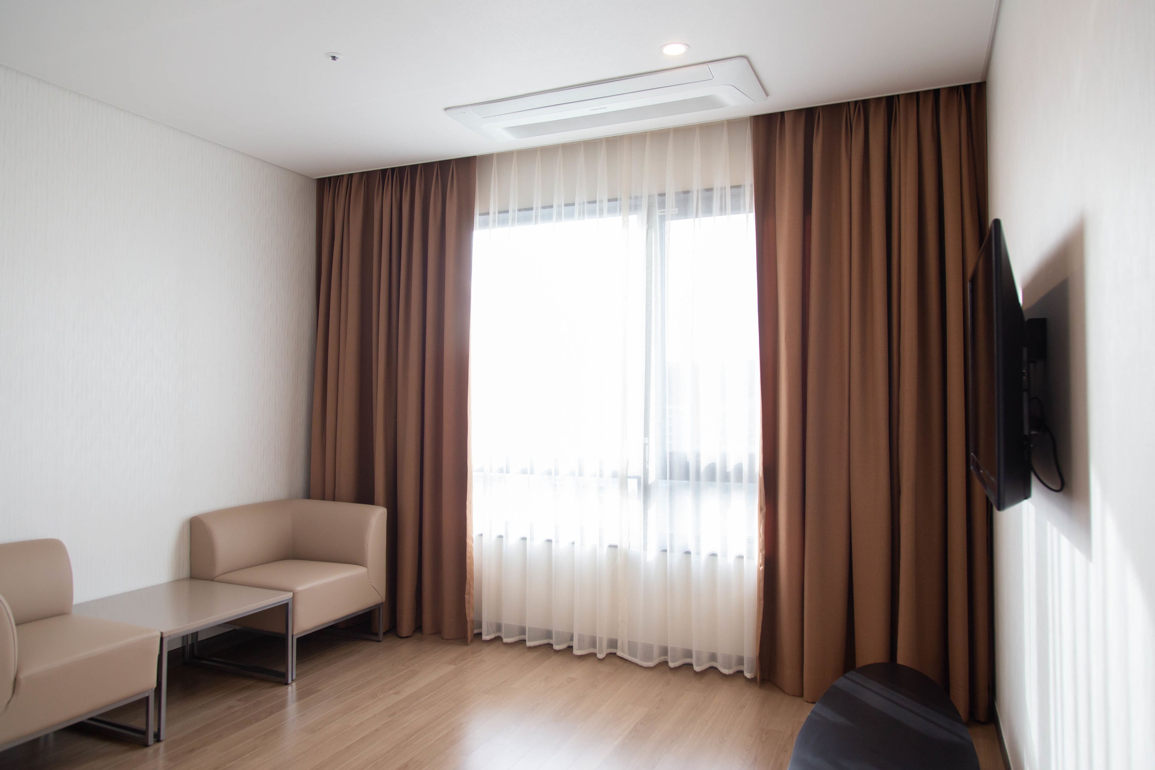 suite | down duvets, in-room safe, desk, blackout curtains