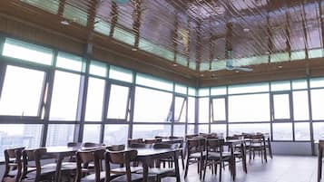 Breakfast and dinner served