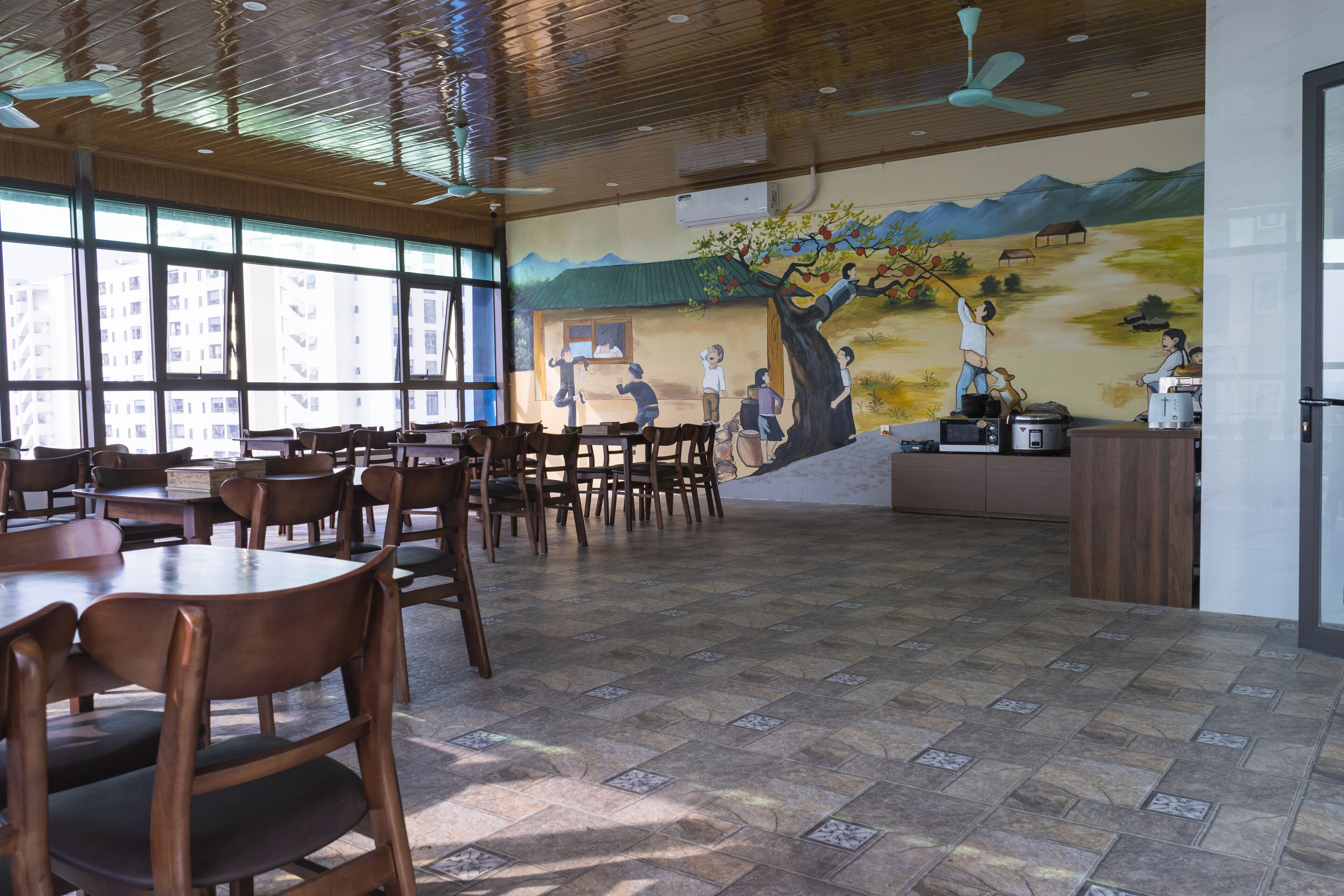 breakfast and dinner served